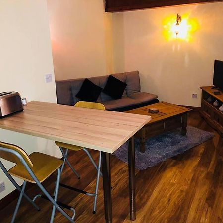 Vibrant Apartment At The Shore In Leith Edinburg Exteriör bild