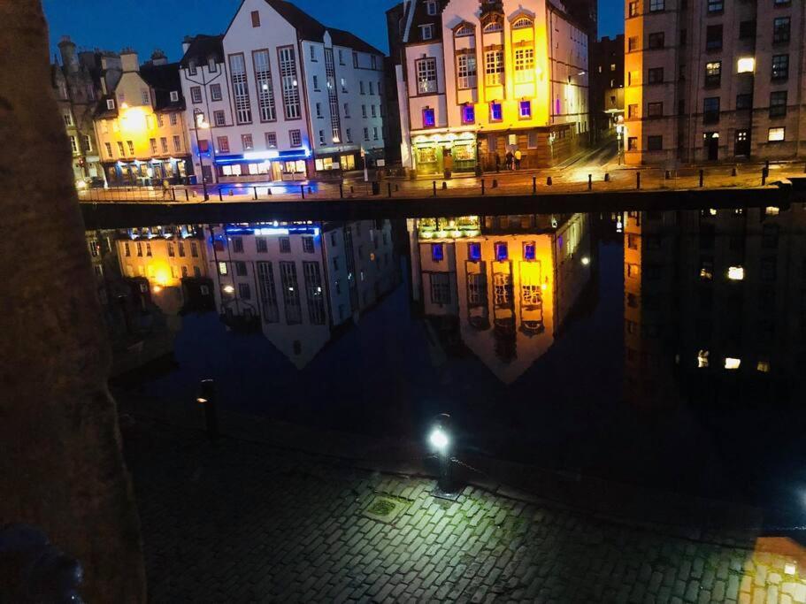 Vibrant Apartment At The Shore In Leith Edinburg Exteriör bild