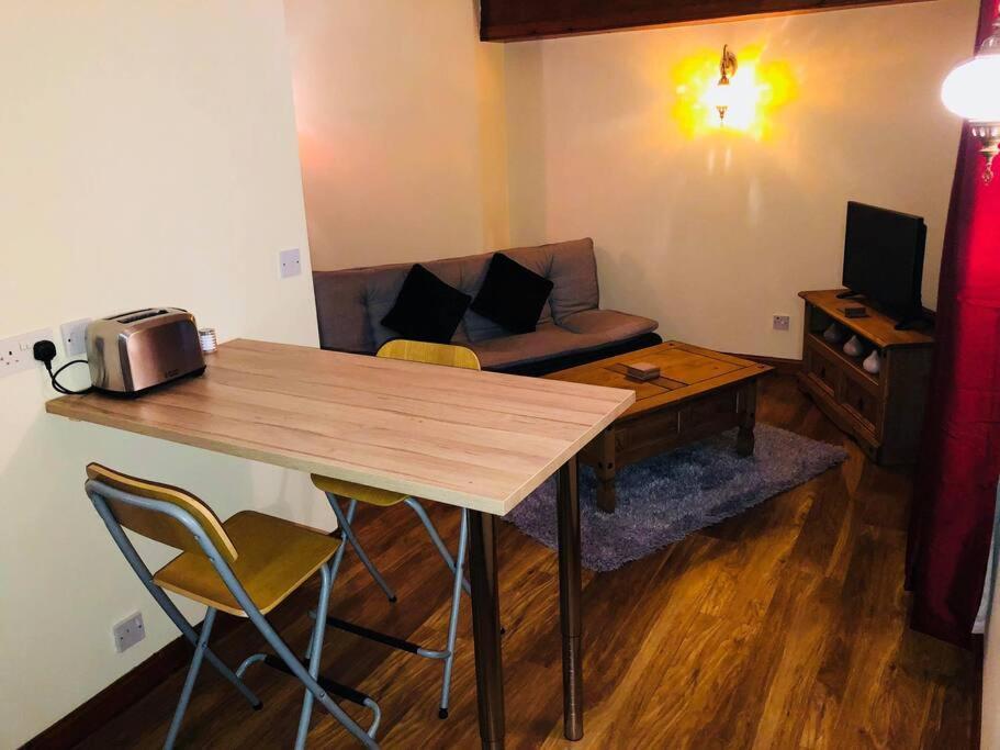 Vibrant Apartment At The Shore In Leith Edinburg Exteriör bild