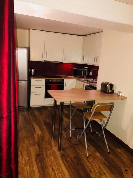 Vibrant Apartment At The Shore In Leith Edinburg Exteriör bild